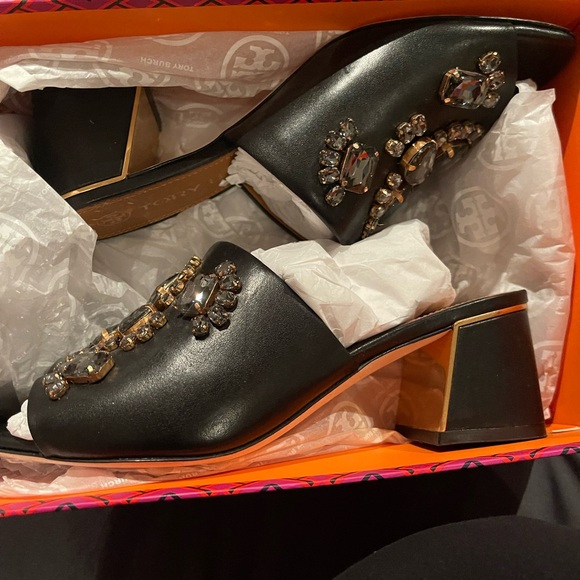 Tory Burch Martine 55mm Slide
Color: Perfect Black / Black Diamond- Like New! - Picture 11 of 13